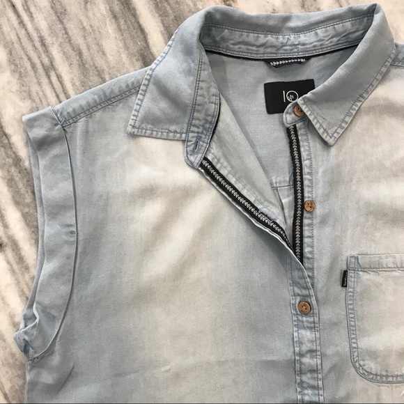 Tentree Tops - {10 Tentree} Chambray Button Front Sleeveless Top